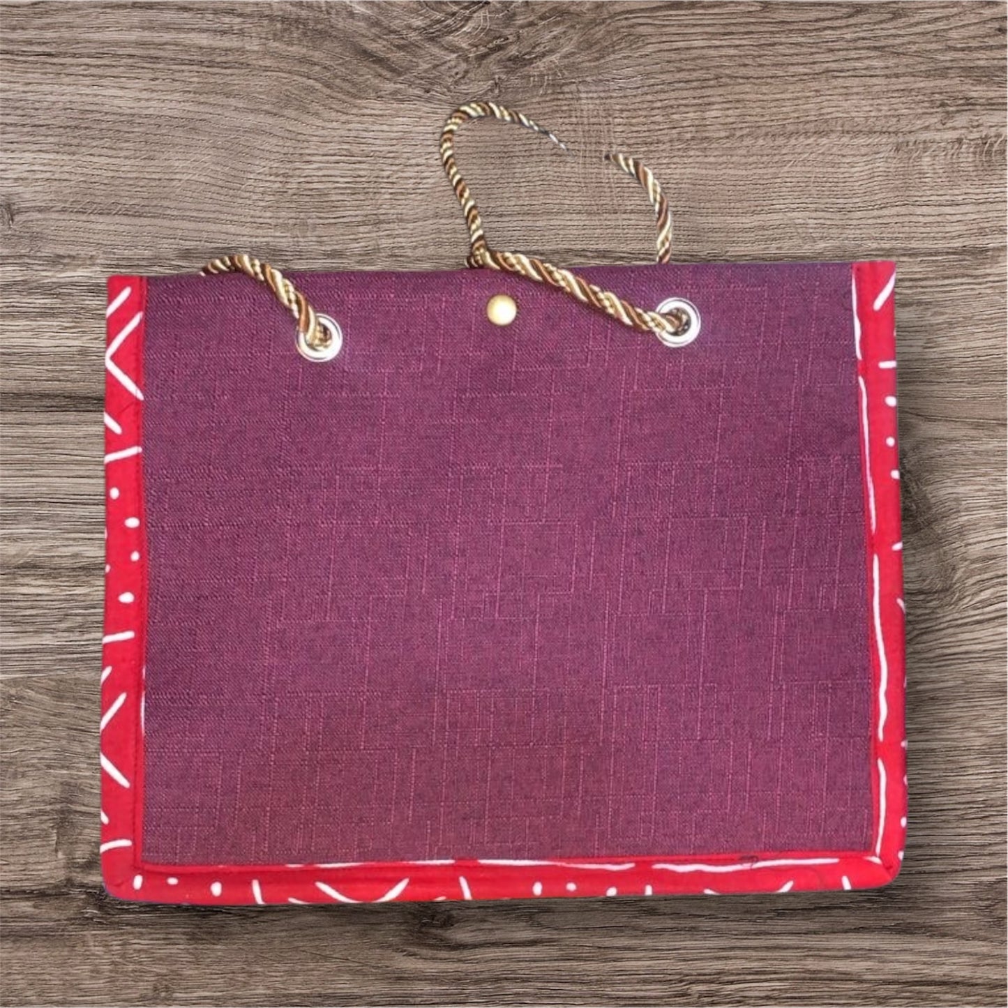 Sac couleur bordeaux avec wax rouge