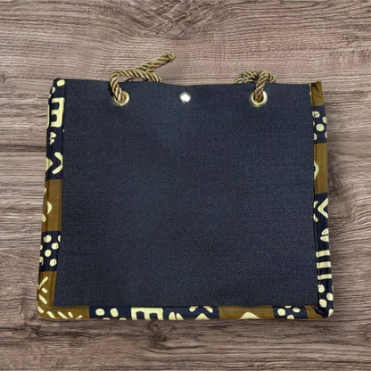 Sac couleur noir avec wax à motifs ocre et jaune