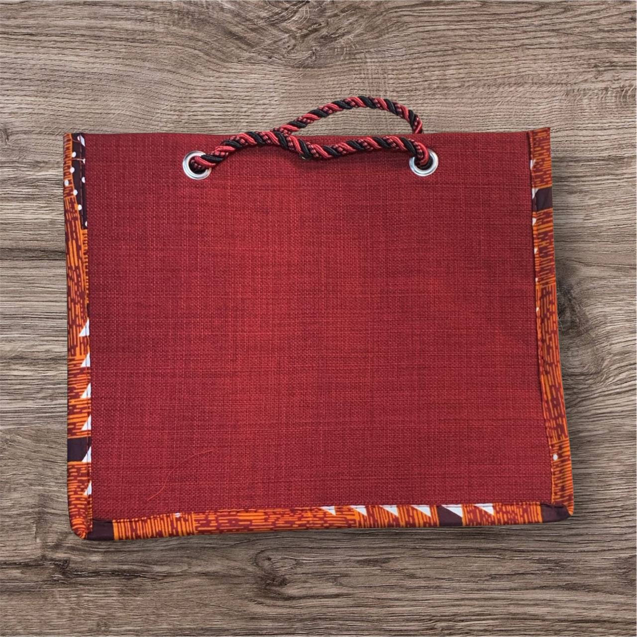 Sac rouge bordeaux avec motifs wax orange